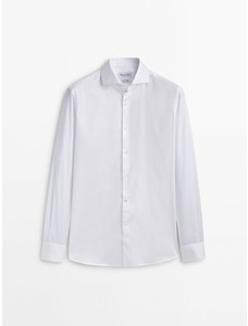 Рубашка облегающего кроя из рельефной ткани, легко гладится цвет: Белый