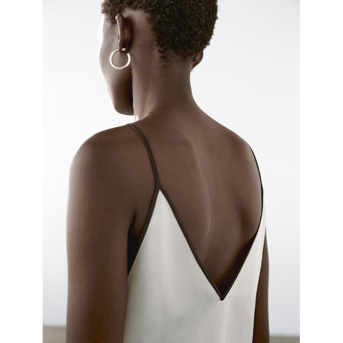 Satin halter top with vivid detail цвет: Натуральный, кремовый
