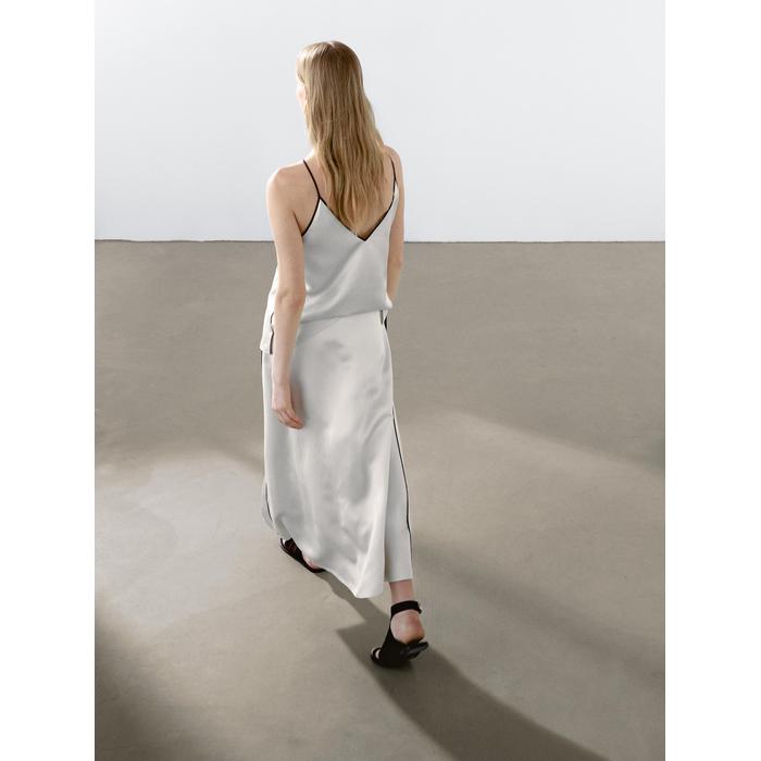 Satin halter top with vivid detail цвет: Натуральный, кремовый