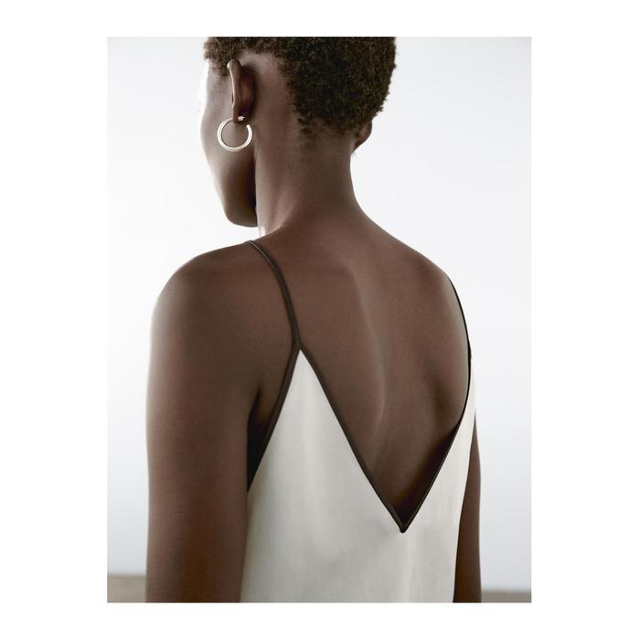 Satin halter top with vivid detail цвет: Натуральный, кремовый