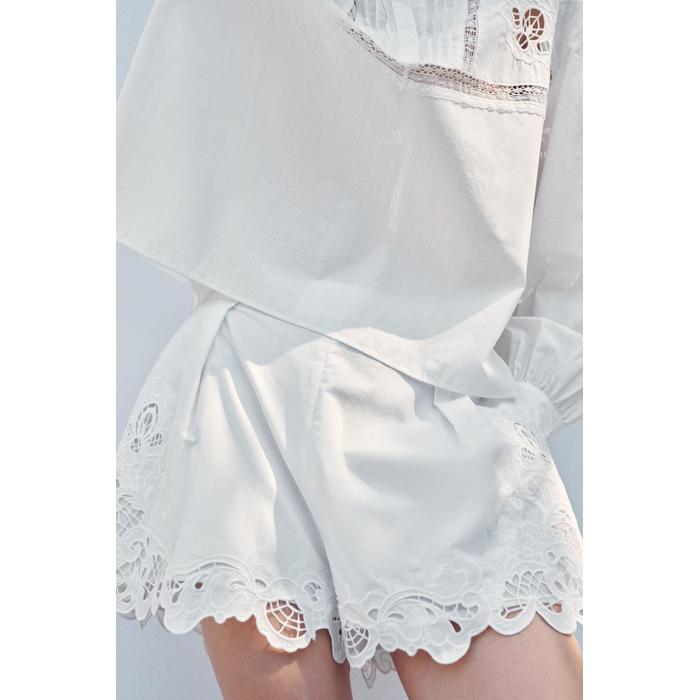 ШОРТЫ С ВЫШИВКОЙ И ВЫТАЧКАМИ ИЗ КОЛЛЕКЦИИ ZW COLLECTION