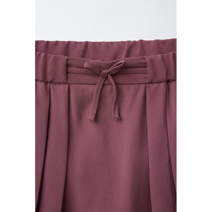 ШОРТЫ-БЕРМУДЫ СВОБОДНОГО ПОКРОЯ SKORT