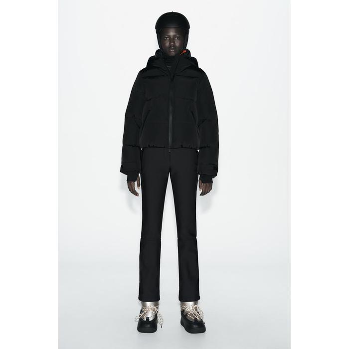 ПУХОВИК ИЗ КОЛЛЕКЦИИ SKI COLLECTION С ТЕХНОЛОГИЕЙ RECCO® ДЛЯ ЗАЩИТЫ ОТ ВОДЫ И ВЕТРА