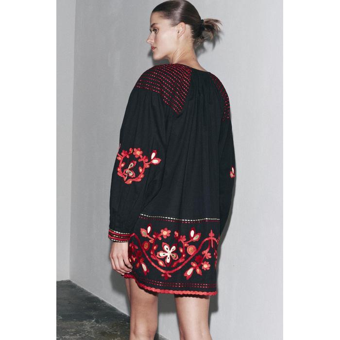 КОРОТКОЕ ПЛАТЬЕ С ВЫШИВКОЙ ИЗ КОЛЛЕКЦИИ ZW COLLECTION