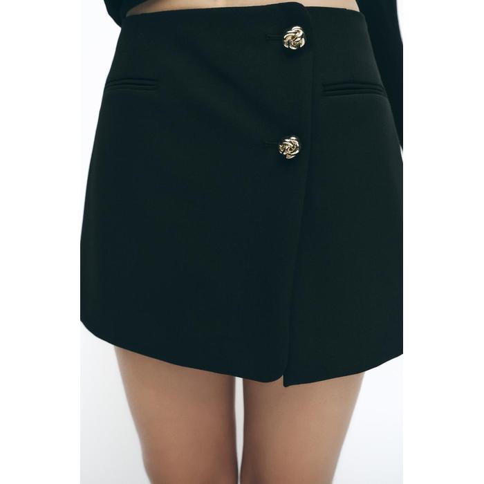 ПРИПОДНЯТАЯ ПУГОВИЦА SKORT