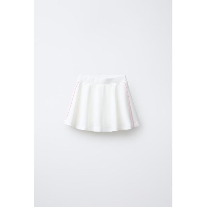 КОНТРАСТИРУЙТЕ БЕРМУДЫ SKORT С МОДАЛОМ