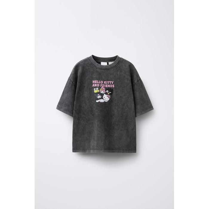 ФУТБОЛКА С ПРИНТОМ "ХЕЛЛО КИТТИ И ДРУЗЬЯ" © SANRIO С ЭФФЕКТОМ СТИРКИ