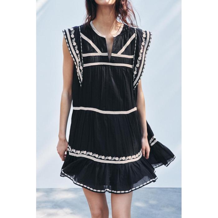 КОНТРАСТНОЕ ПЛАТЬЕ С ВЫШИВКОЙ ИЗ КОЛЛЕКЦИИ ZW COLLECTION