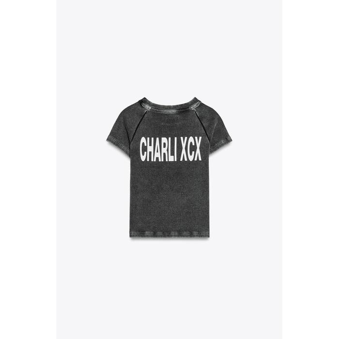 ВЫЦВЕТШАЯ футболка CHARLI XCX©