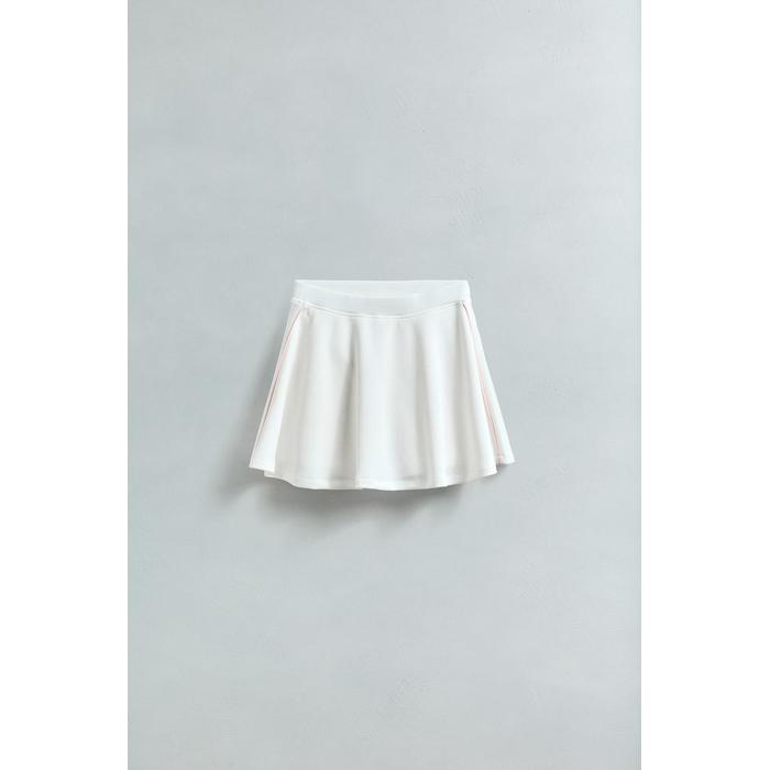 КОНТРАСТИРУЙТЕ БЕРМУДЫ SKORT С МОДАЛОМ