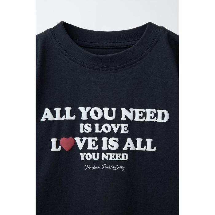 ФУТБОЛКА С НАДПИСЬЮ "ALL YOU NEED ISLOVE " © ПОЛ МАКАРТНИ