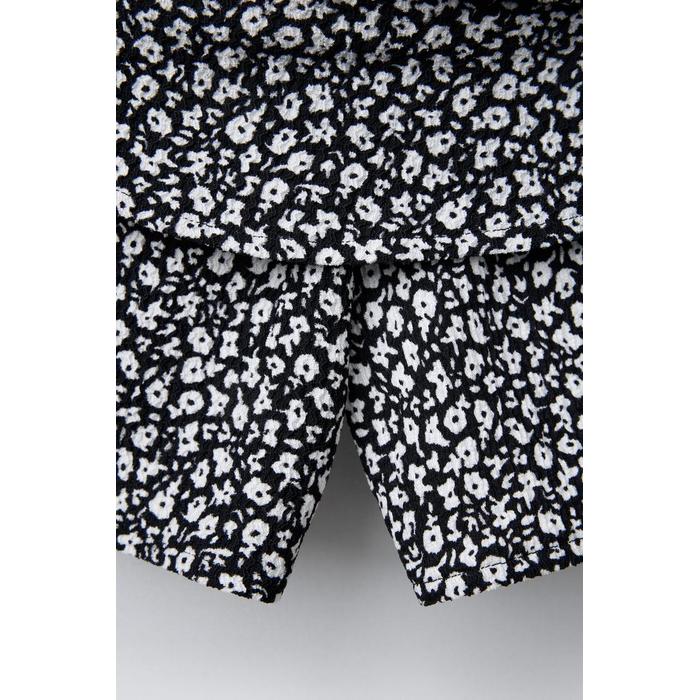 МНОГОСЛОЙНЫЕ БЕРМУДЫ SKORT С ЦВЕТОЧНЫМ РИСУНКОМ
