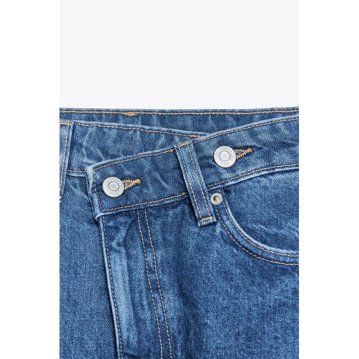 MOM FIT ДЖИНСОВЫЕ ШОРТЫ-БЕРМУДЫ TRF С ЗАВЫШЕННОЙ ТАЛИЕЙ И ПЕРЕКРЕЩИВАЮЩИМСЯ ПОЯСОМ