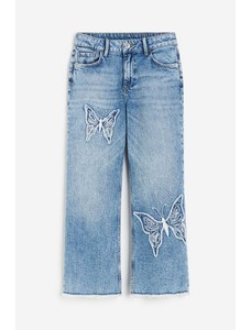 Мешковатые джинсы с обрезанными штанинами