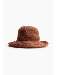 Соломенная шляпа с волнистыми полями
