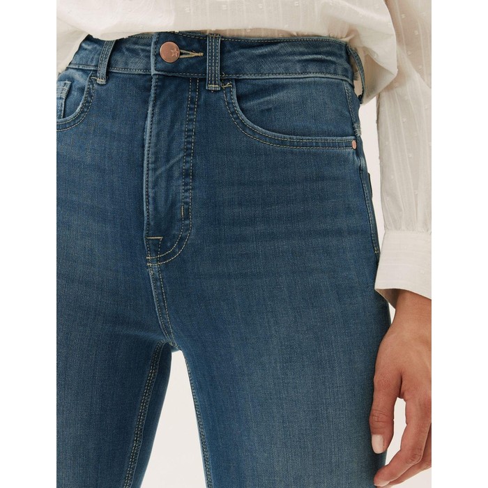 волшебные джинсы с прямыми штанинами