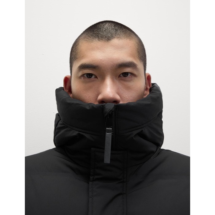 пуховое надувное пальто stormwear™ с капюшоном из перьев и пуха