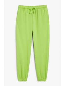 зеленые спортивные штаны