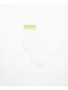 Короткие спортивные носки в полоску из хлопковой смеси в рубчик.