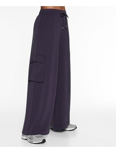 Широкие брюки прямого кроя из модала с карманами