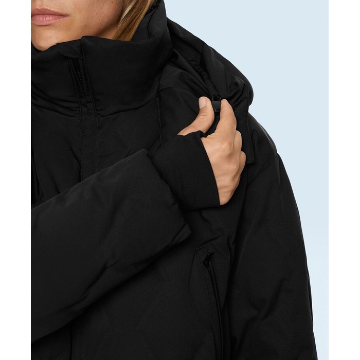 Лыжный водостойкий комбинезон PrimaLoft® с подкладкой и прямыми штанинами.