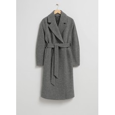 объемное шерстяное пальто с поясом