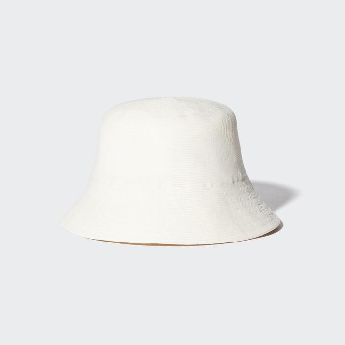 Вязаная шапочка-ведерко цвет: Белый