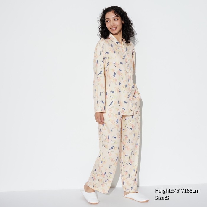 Атласная пижама с длинными рукавами и цветочным принтом цвет: Бежевый