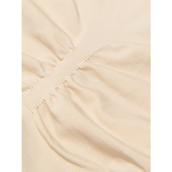 Корректирующее белье от Victoria SeamlessShaping™, шорты до середины бедра.