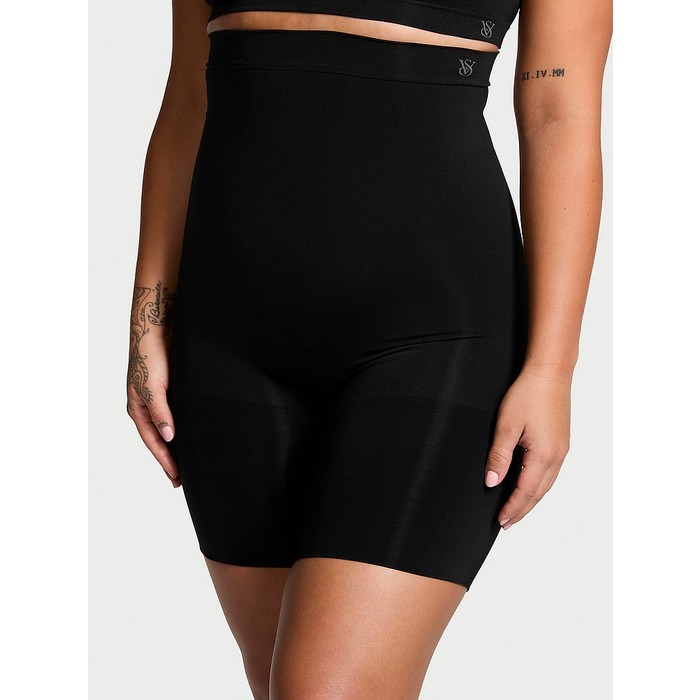 Корректирующее белье от Victoria SeamlessShaping™, шорты до середины бедра.