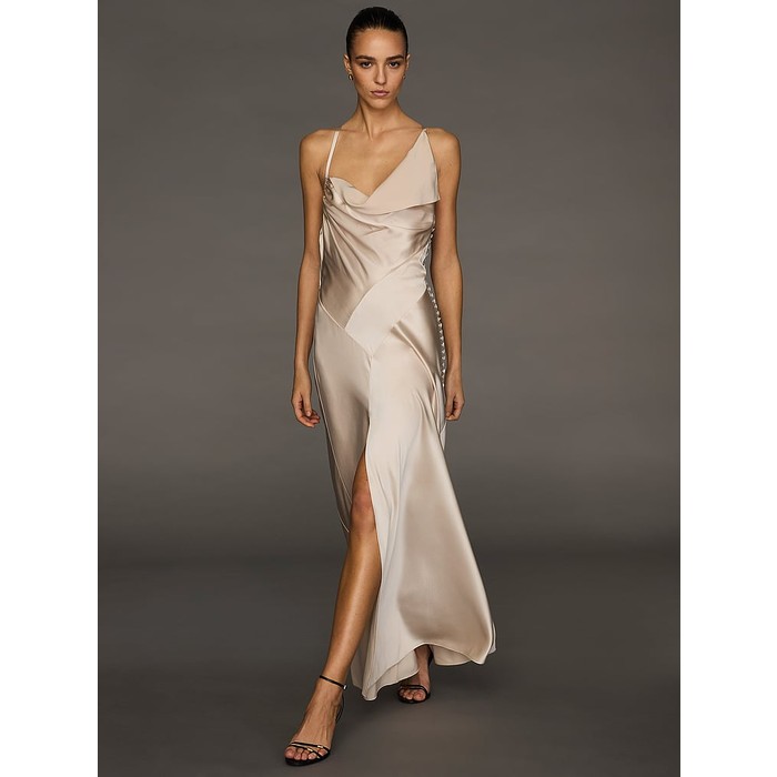 Атласное платье с косым вырезом от Atelier Victoria's Secret X Altuzarra