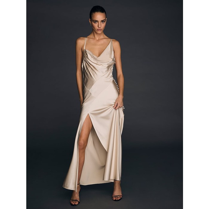Атласное платье с косым вырезом от Atelier Victoria's Secret X Altuzarra